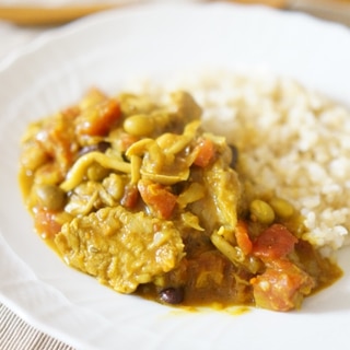 美味しさお墨付き！ポークチリビーンズカレー